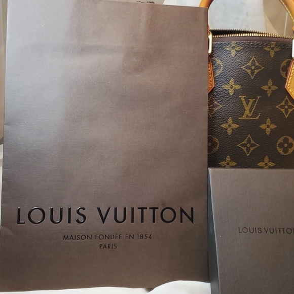 LOUIS VUITTON AUTHENTIC METAL GOLD PTE CLES LV FACETTES KEY CHAIN -PRICE FIRM - Picture 9 of 10